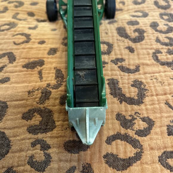 1/16 Scale ERTL John Deere Metal Hay Elevator *damaged but works - Picture 4 of 9